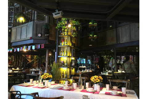 怎么去搭配？主題餐廳餐桌椅