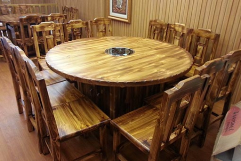 怎樣挑選火鍋?zhàn)酪蔚念伾?><div><h3>怎樣挑選火鍋?zhàn)酪蔚念伾?/h3><p>根據(jù)火鍋店的設(shè)計(jì)風(fēng)格，主題格調(diào)，火鍋店所需要的火鍋?zhàn)酪蔚目钍绞遣灰粯拥?，而火鍋?zhàn)酪蔚念伾墙M成火鍋?zhàn)酪慰钍降闹匾蛩?。因此不同的火鍋店需要的火鍋?zhàn)酪蔚念伾彩歉鞑?..</p><p>2019-10-31</p></div></a></li><li><a href=