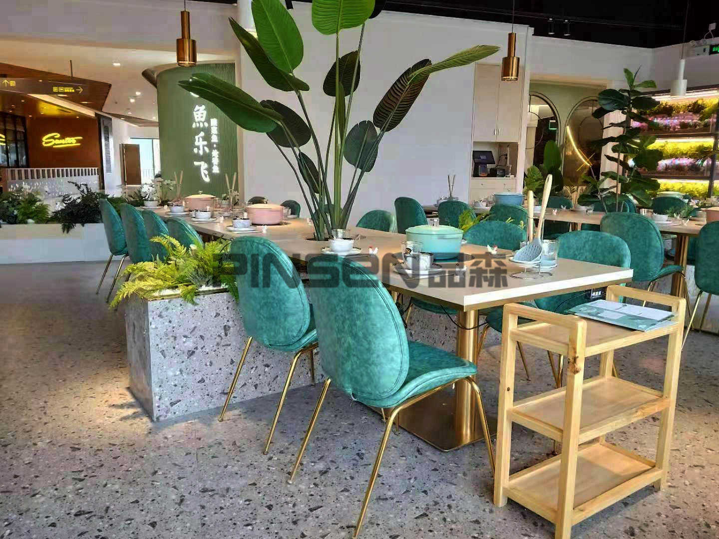 無煙火鍋桌圖片