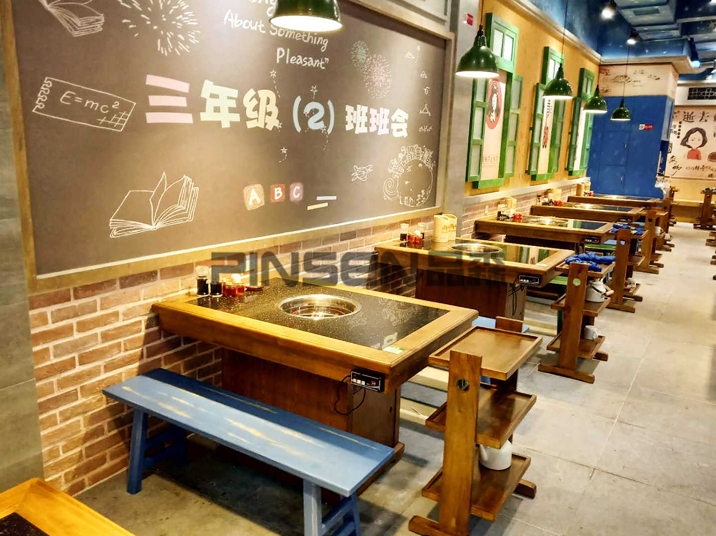 火鍋店桌椅圖片