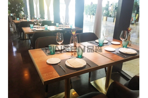 西餐廳家具的餐桌椅用什么材質(zhì)好？