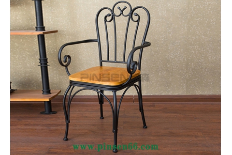 復古餐桌椅做舊扶手餐桌椅歐式鐵藝實木餐桌椅經(jīng)濟型酒吧休閑桌椅